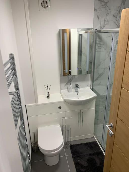 Newly Built 2 Bed Flat In The Heart Of Leek 아파트 외부 사진